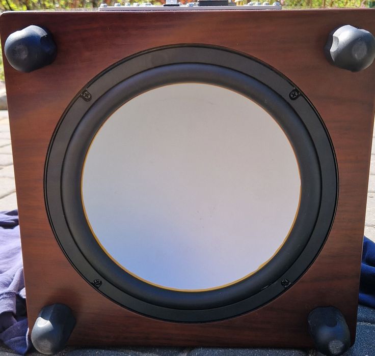 Subwoofer Monitor Audio, uszkodzony.