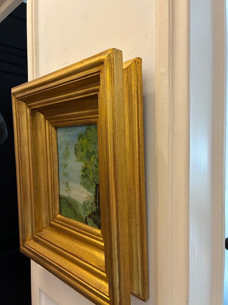 Quadro madeira com moldura dourada