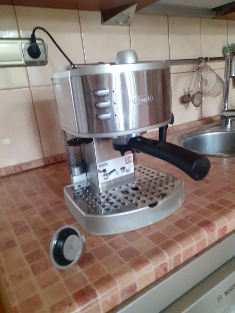 Ekspres  ciśnieniowy Delonghi