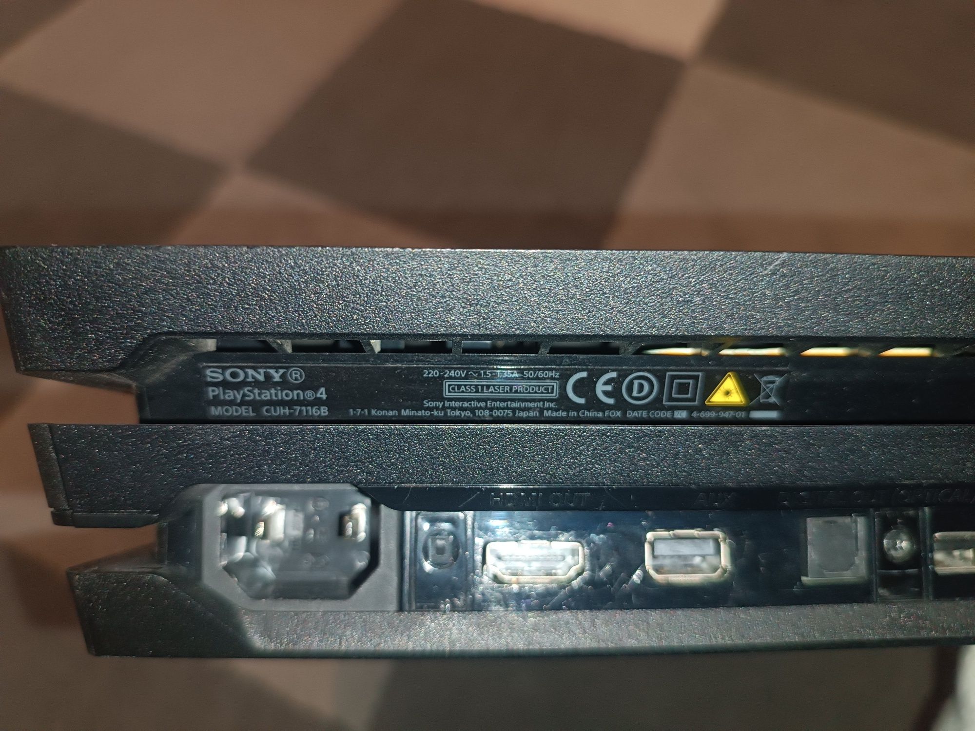 PS4 pro CUH-7116B po spa plus 2 pady