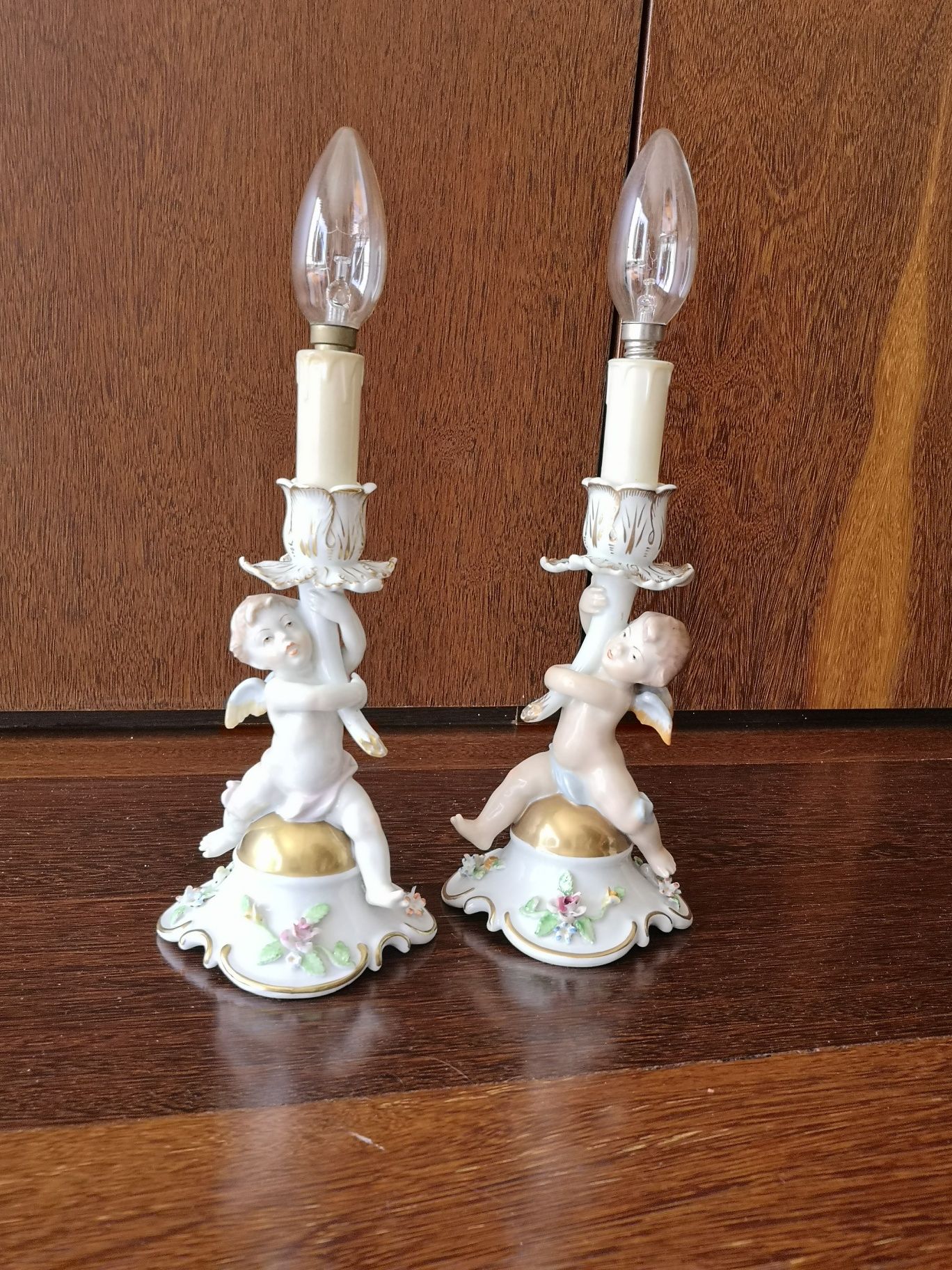 Conjunto da Artibus com anjos e flores