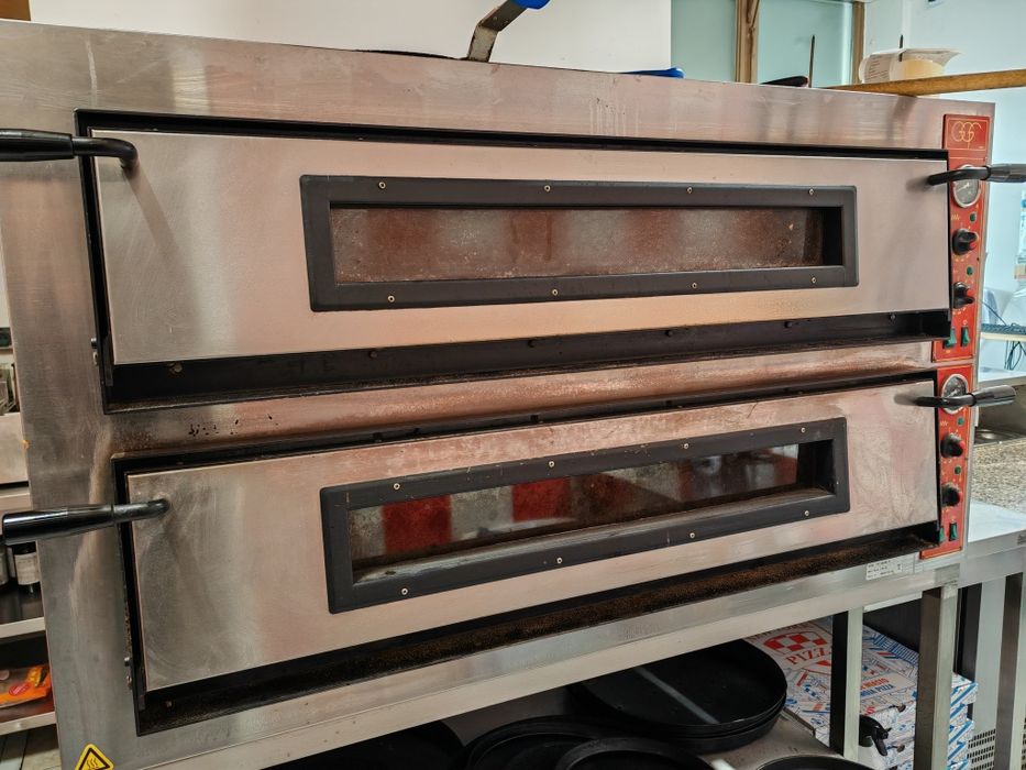 Sprzedam wyposażenie lokalu gastronomicznego plus piec do pizzy