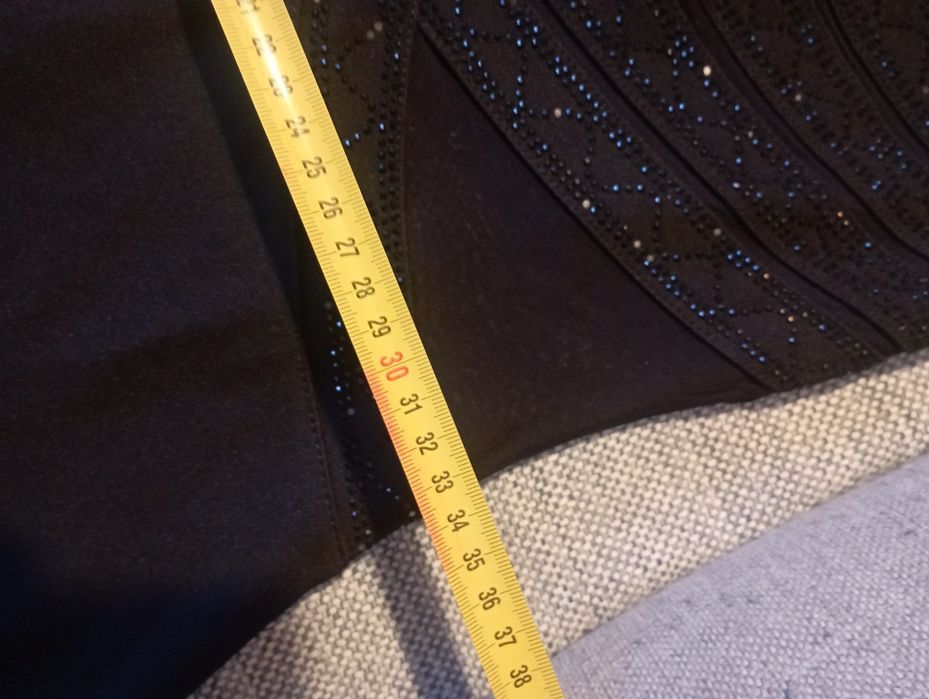 Elegancka sukienka z kołnierzykiem 36