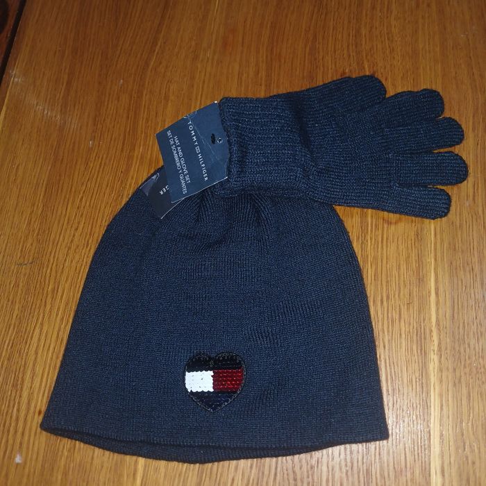 Шапка и перчатки Tommy Hilfiger