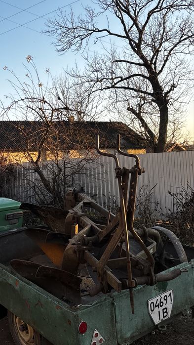 Поуг трьох корпусний