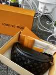 Saszetka nerka Louis Vuitton