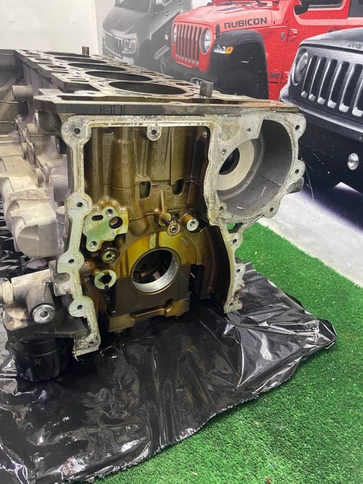 Блок циліндрів  Hummer H3 2005- 316173917670