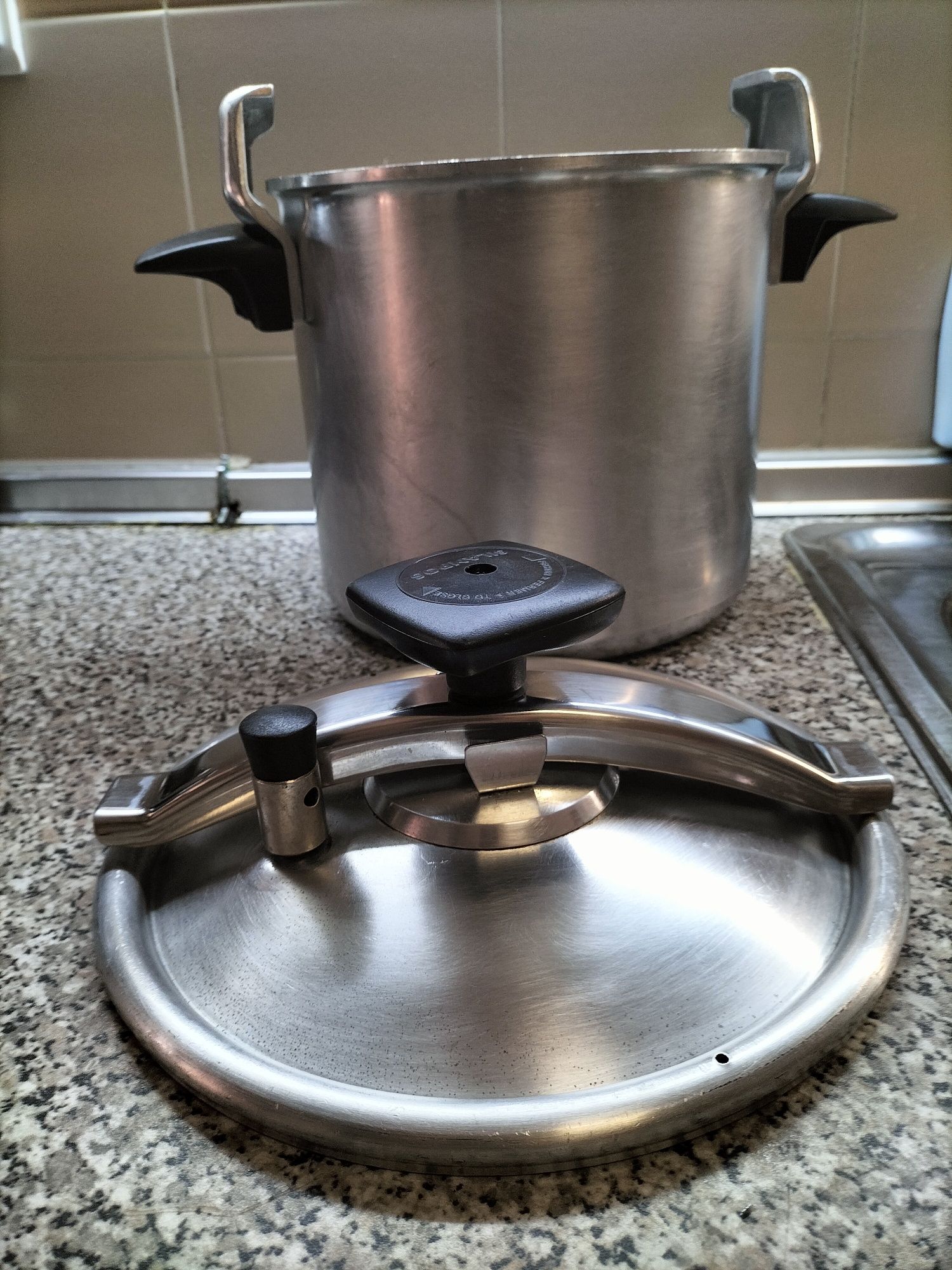 Vendo panela de pressão
