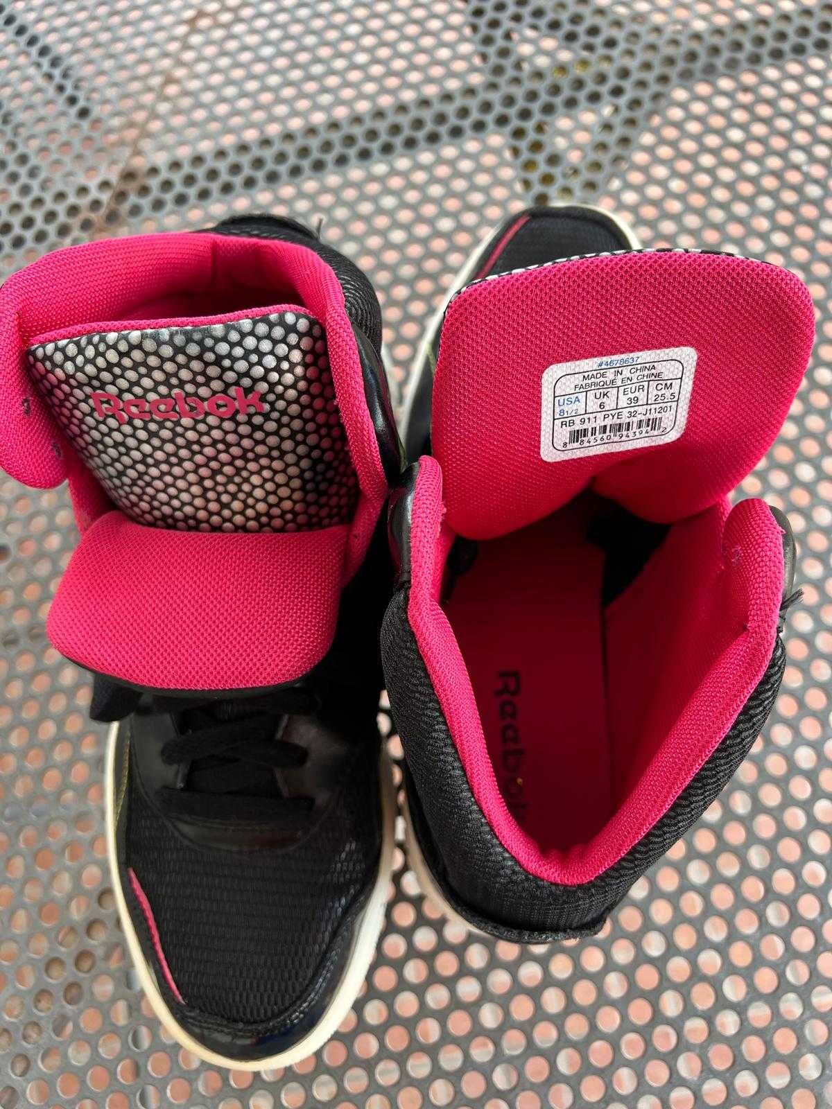 Ténis REEBOK pretos em muito bom estado