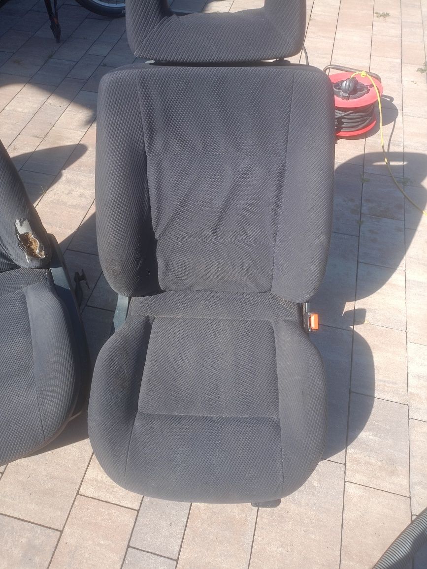 Fotel prawy, pasażera audi 80 B4
