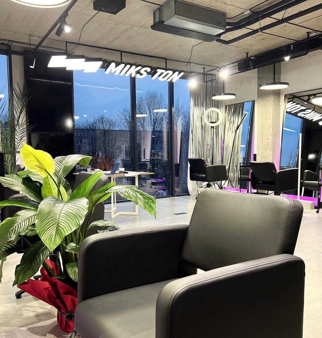 Оренда робоче місце перукаря Skyliner , стиліста , візажиста , рівне