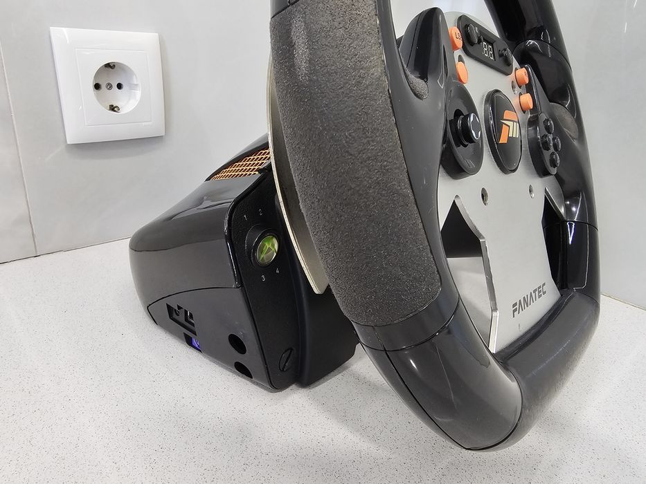 Volante Fanatec CSR Forza Motorsport com mudanças H e sequencial