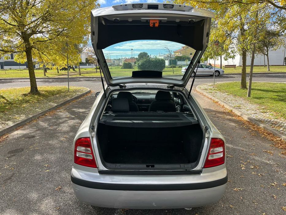 Skoda Octávia 1.6 ambiente 2003