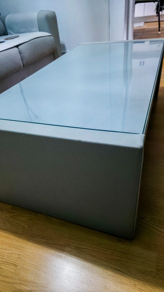 Mesa de centro com vidro