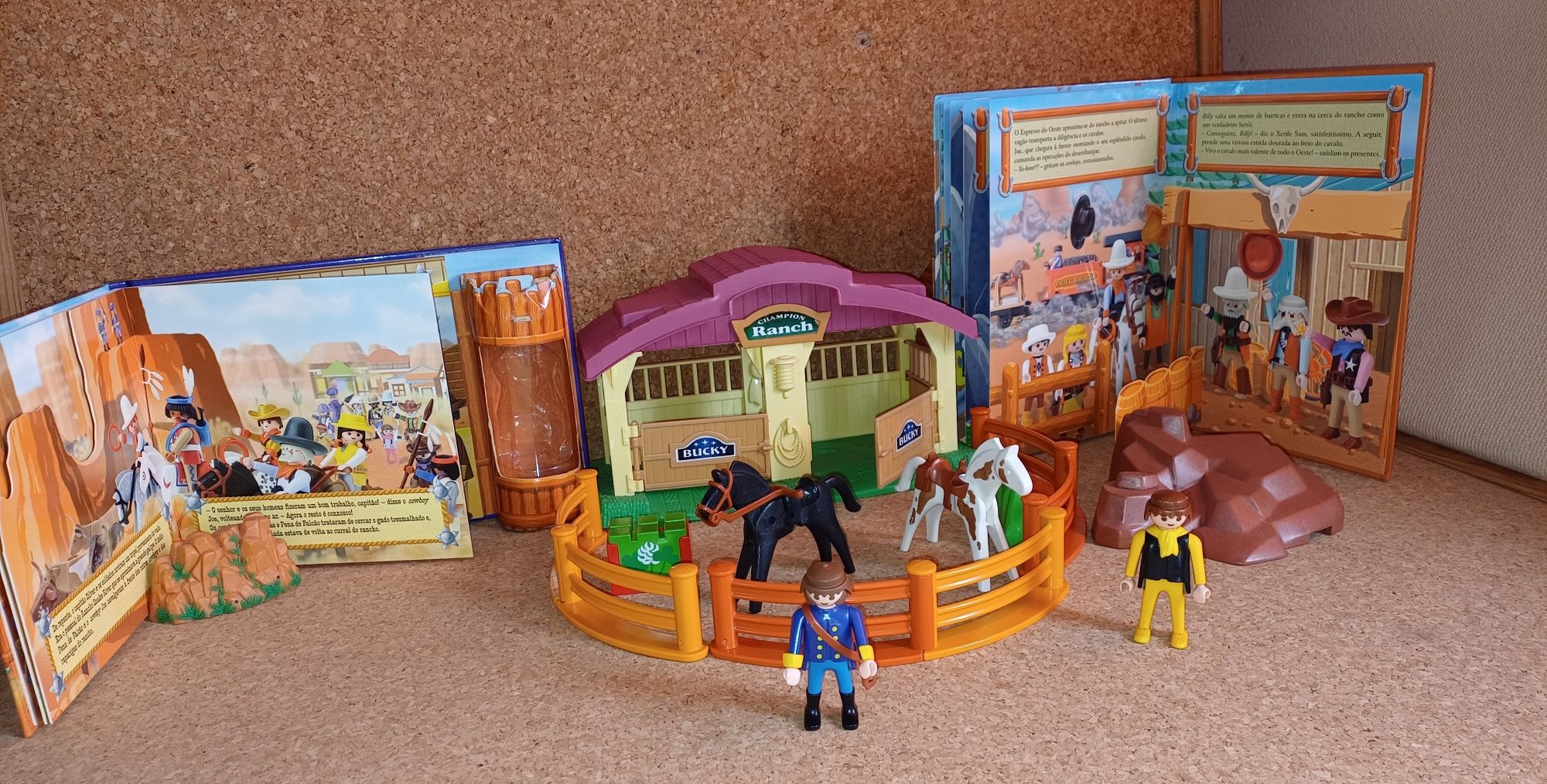 Playmobil rancho + 2 cavalos + 2 bonecos + 2 livros 3D + acessórios.