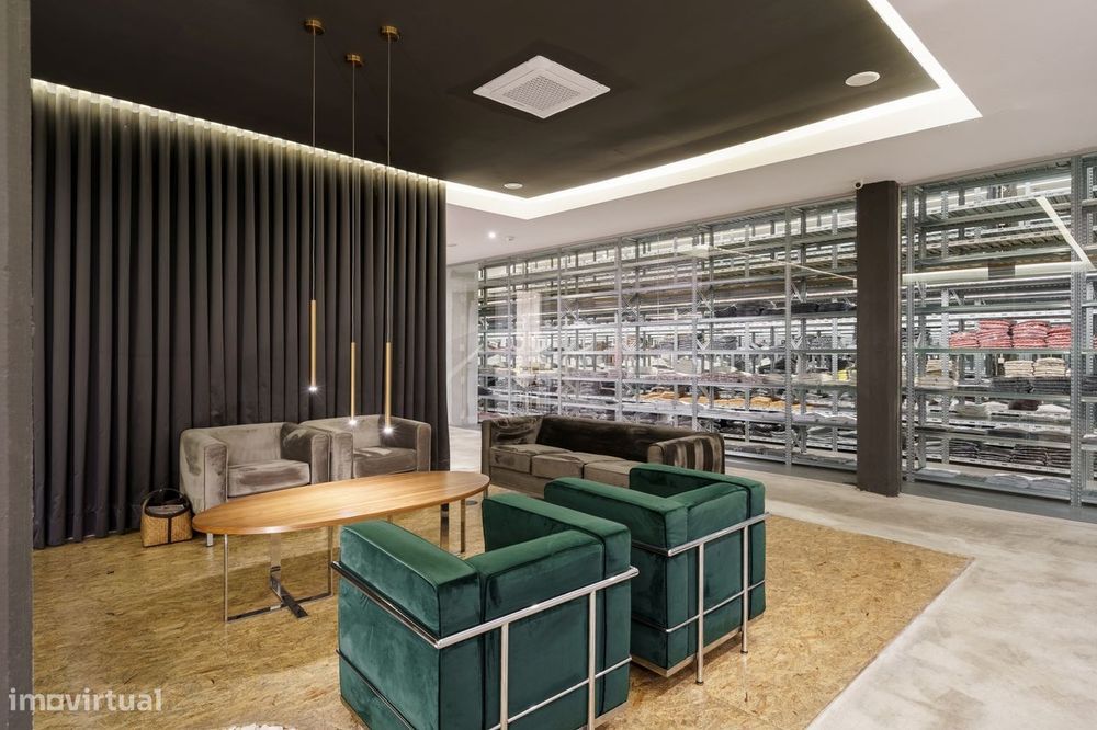 Escritório com armazém e showroom