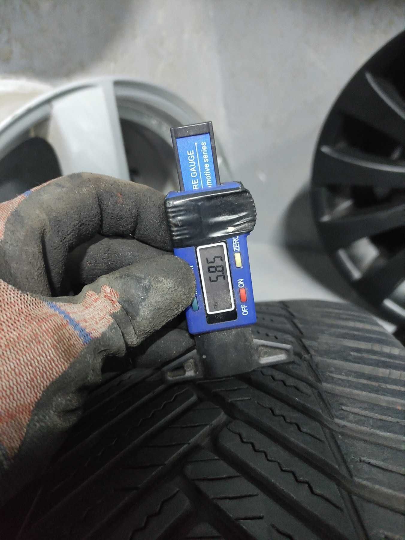 Шини Hankook Kinergy 4S 235/45R18 Пара Всесезонні Б/у Склад Оригінал