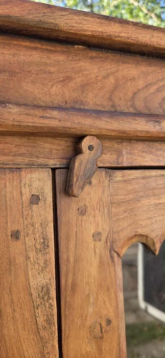 Kolonialna witryna, szafka. Kredens rustykalny