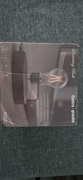 Lampka lewitująca żarówka oświetlenie leed lampa drewniana podstawa
