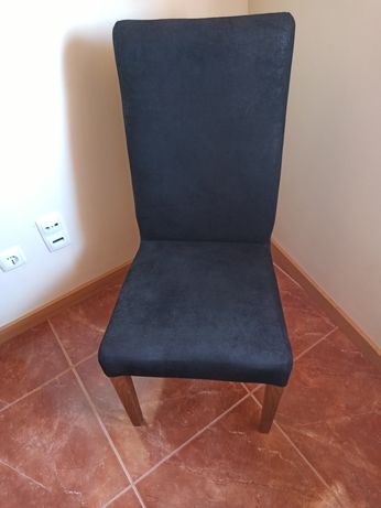 Cadeira preta em pele