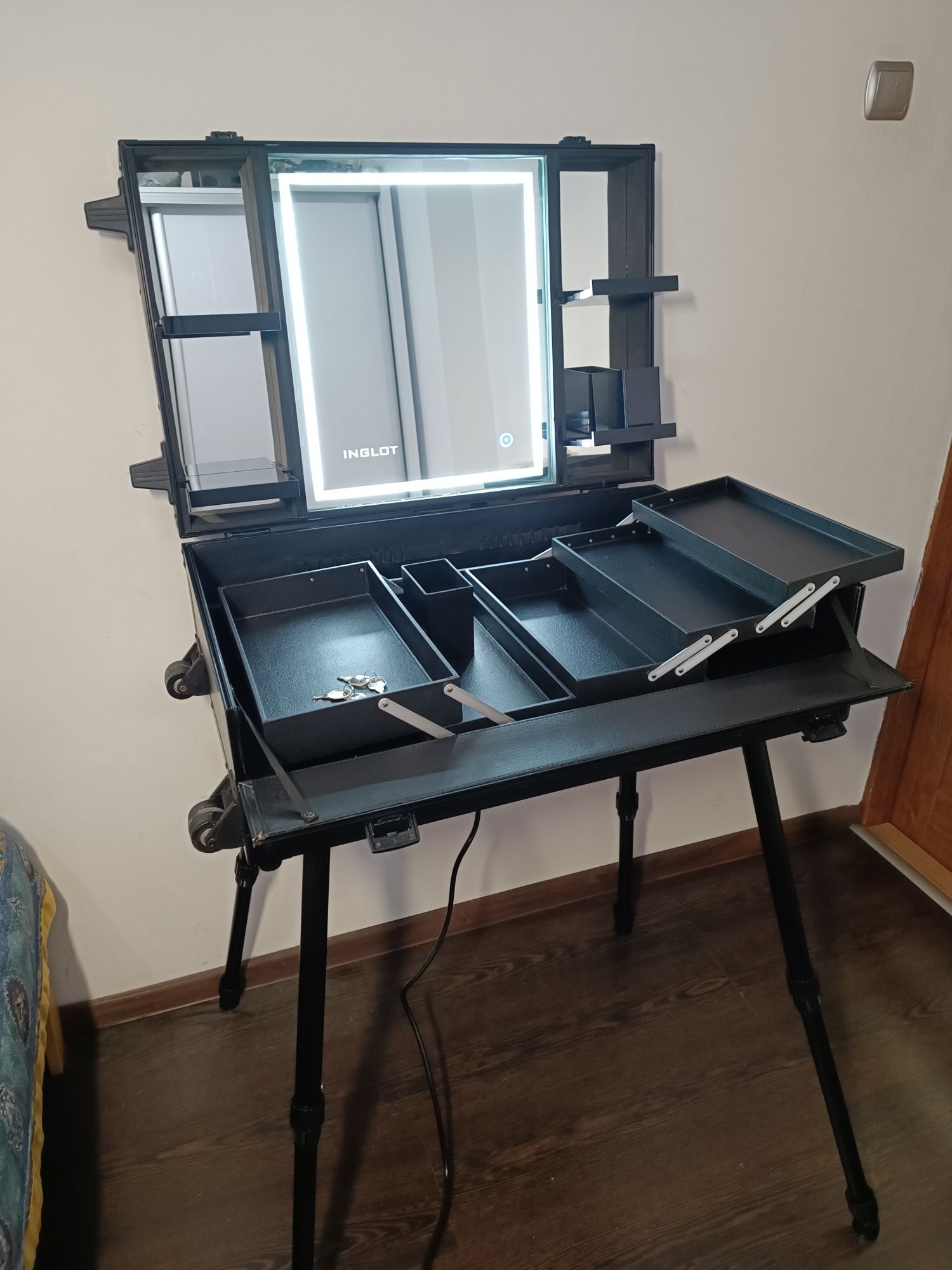 Przenośny Stolik Do Wizażu Kc-216 Inglot