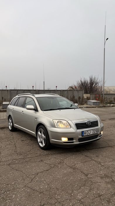 Toyota Avensis 2.0 дізель в гарному стані