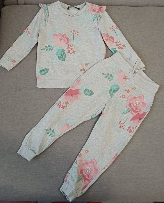 Костюм прогулягковий світшот+ штани на дівчинку 2-3 роки