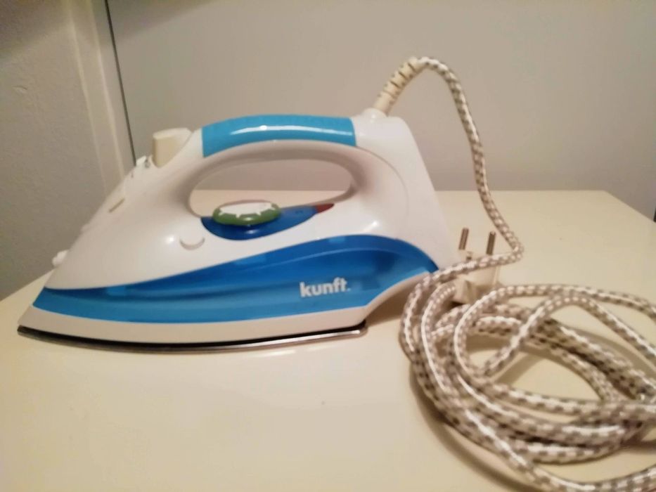 2 ferros a vapor impecáveis