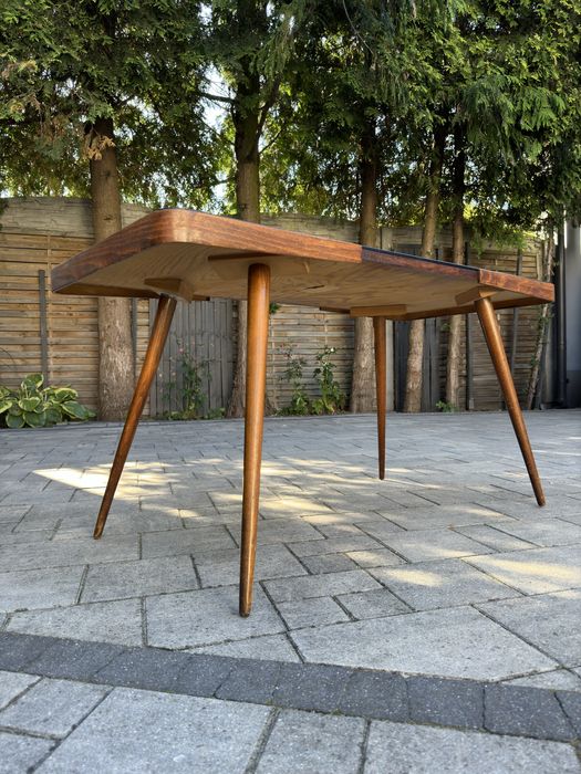 Stolik z czarnym szklanym blatem.Jiroutek.Czechoslowacja.