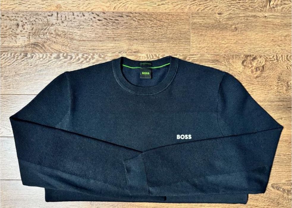 Свитер Hugo Boss .