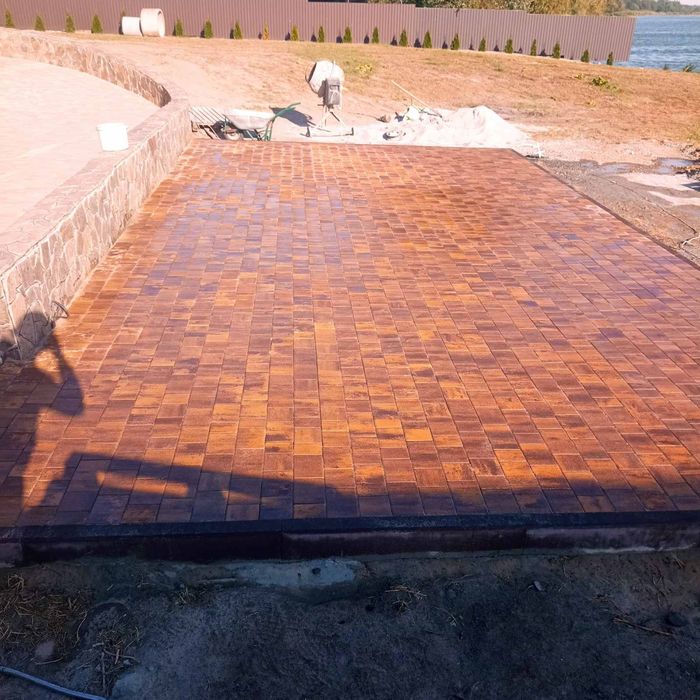 Укладання тротуарної бруківки