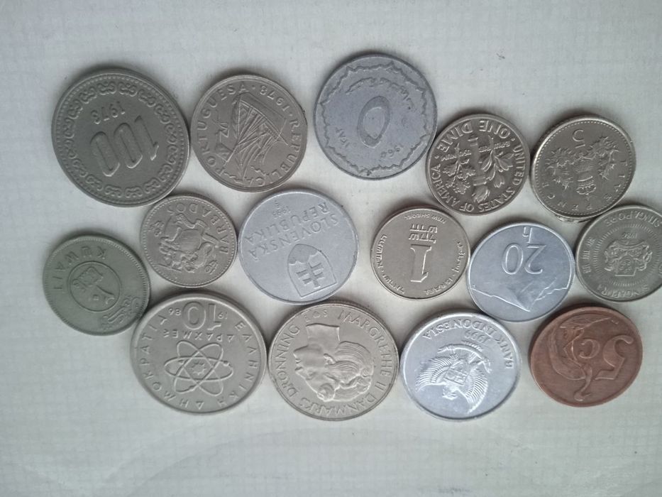 Коллекция монет со всего мира 100 шт