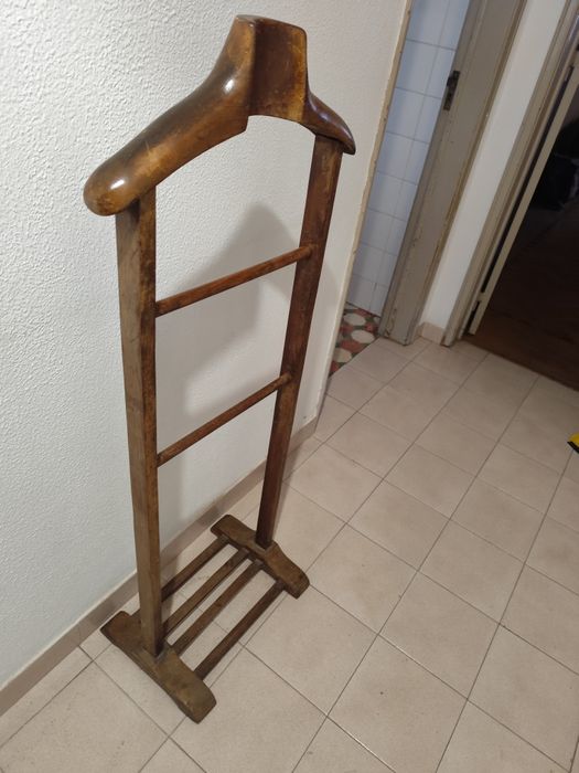 Cabide  de pé em madeira estilo anos 60