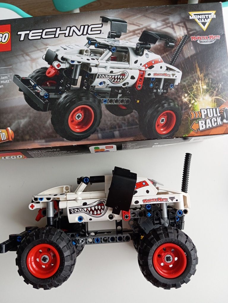 Конструктор LEGO Technic Monster Jam Monster Mutt Dalmatian (42150)