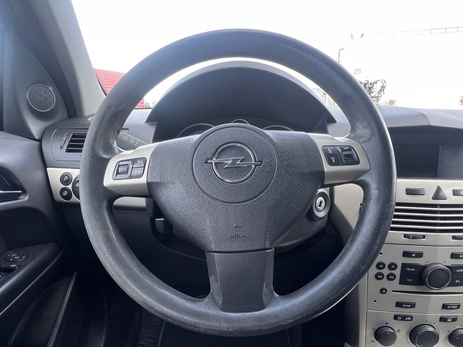 Opel Astra H 1.6 бензин механика хэтчбек