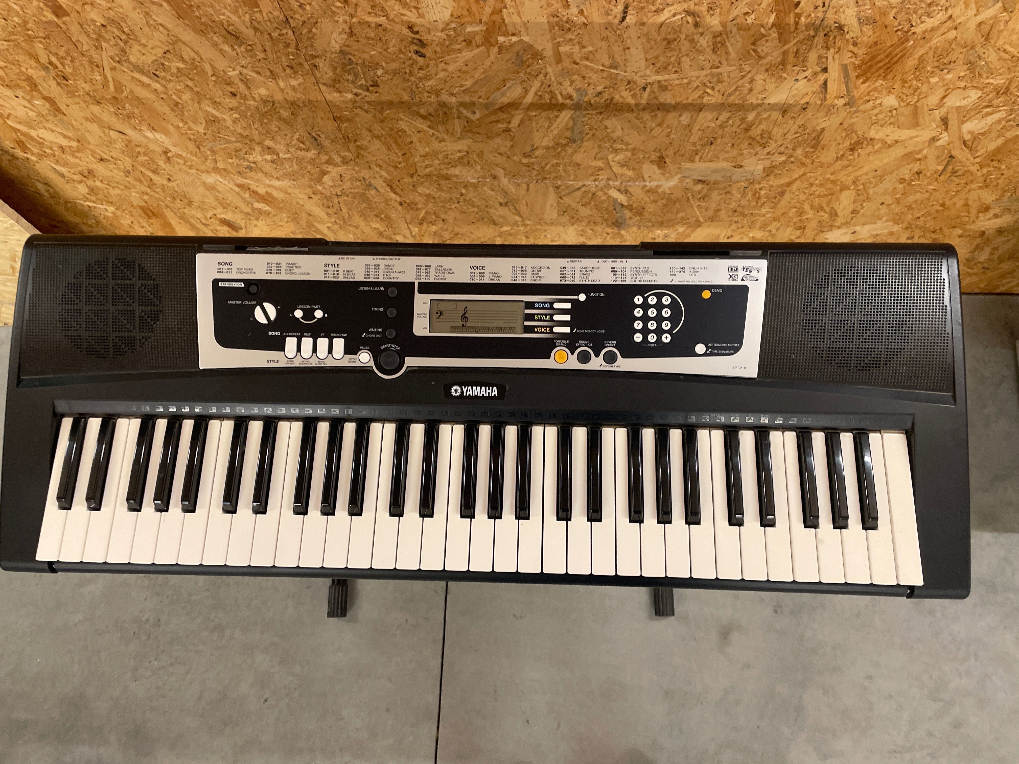Keyboard yamaha ypt-210
