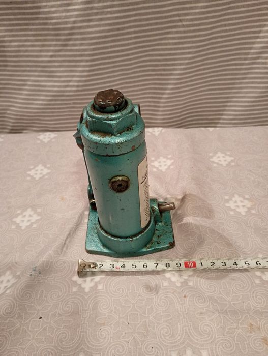 Lewarek podnośnik hydrauliczny