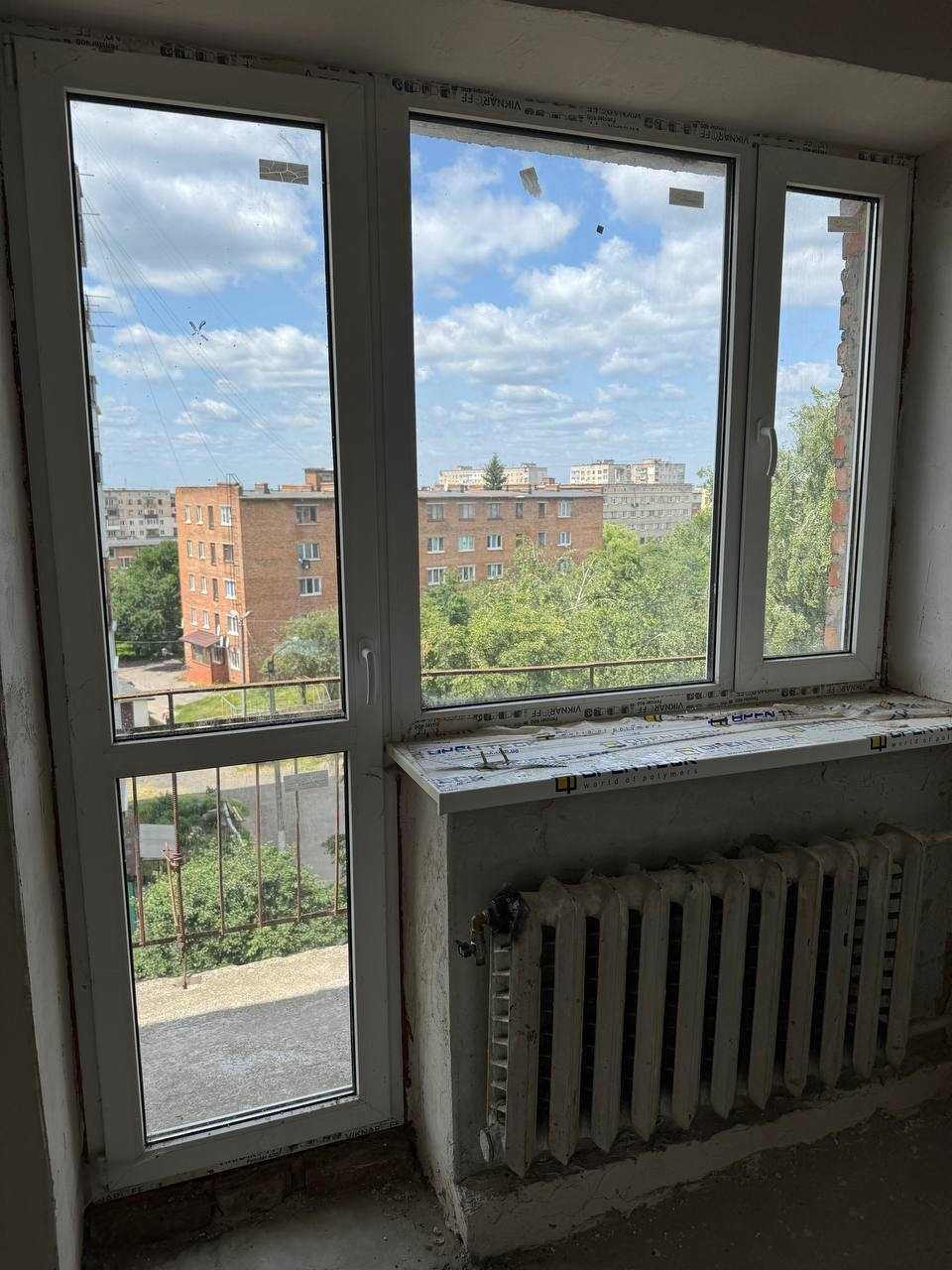 продам двокімнатну в центрі міста