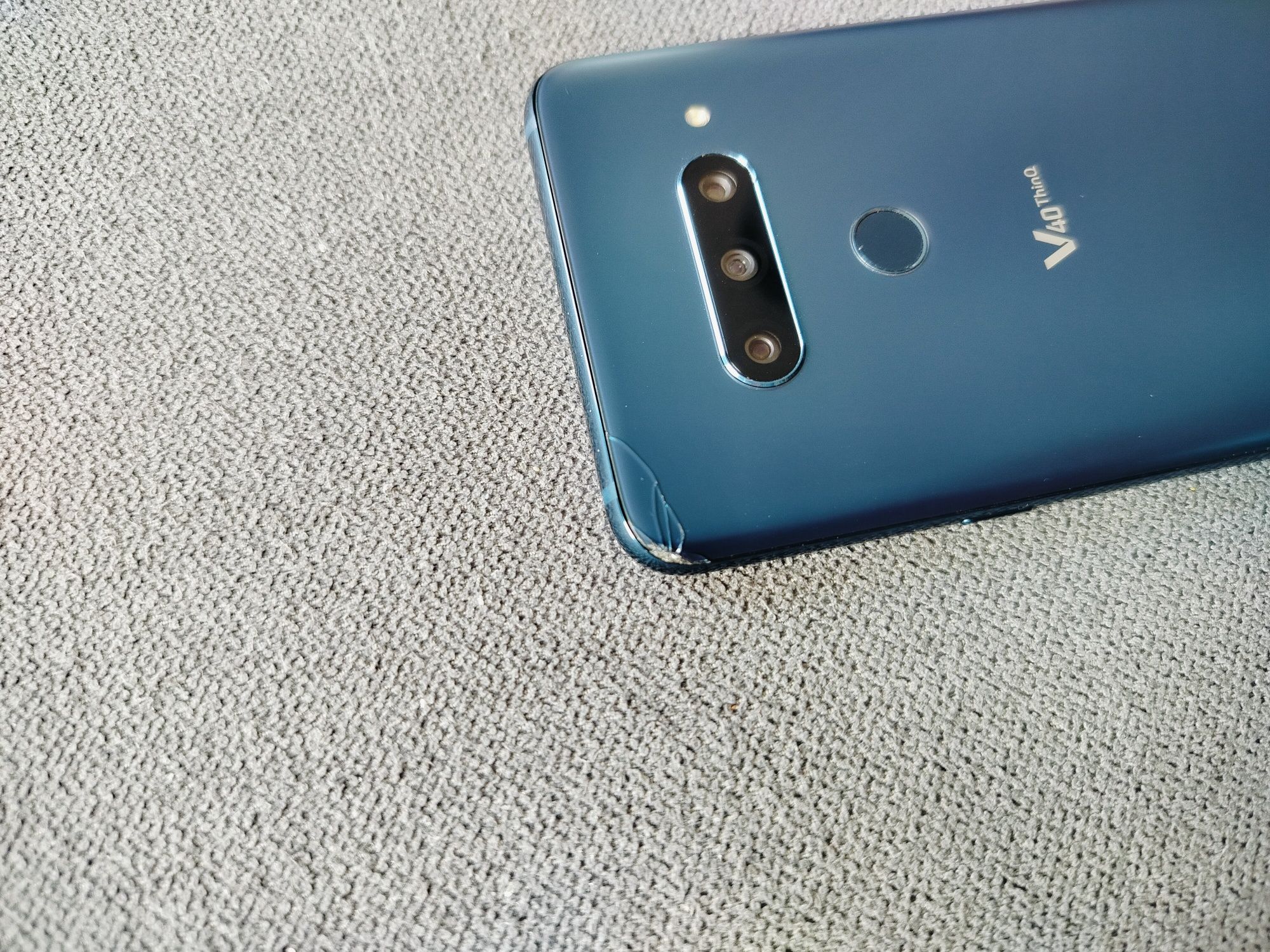 Smartfon LG V40 ThinQ stan bardzo dobry