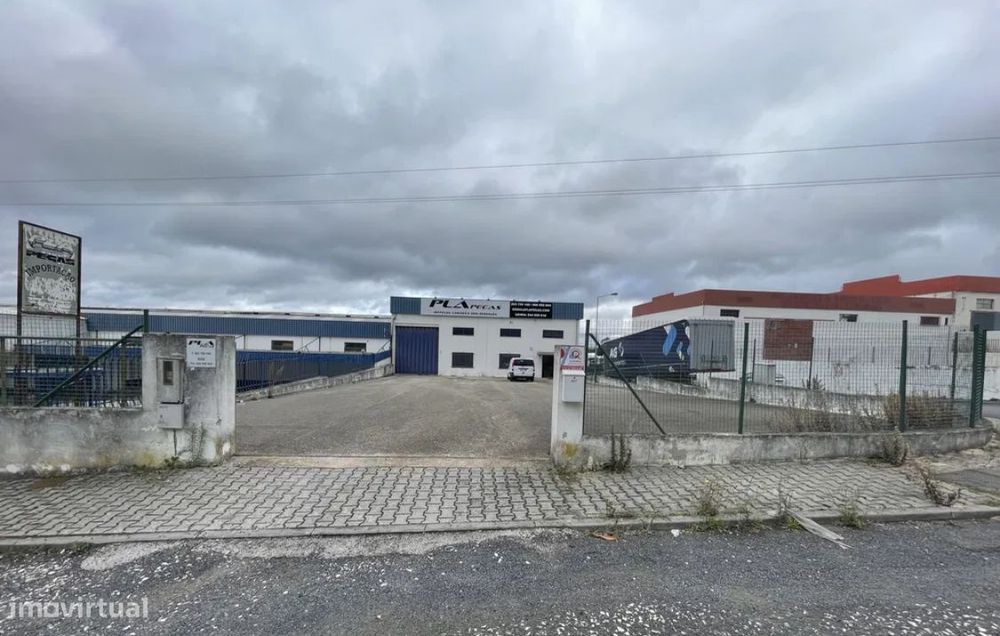 Armazém para aluguer ou venda