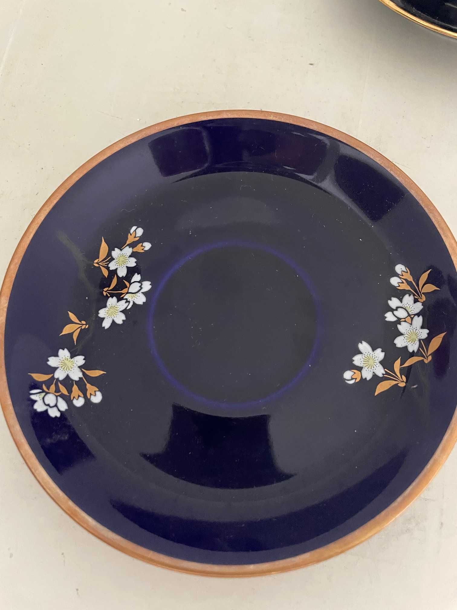 Chávena de café  com pires,  porcelana de Limoges.