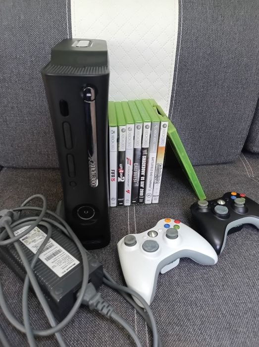 Xbox 360 2 pady i 8 gier