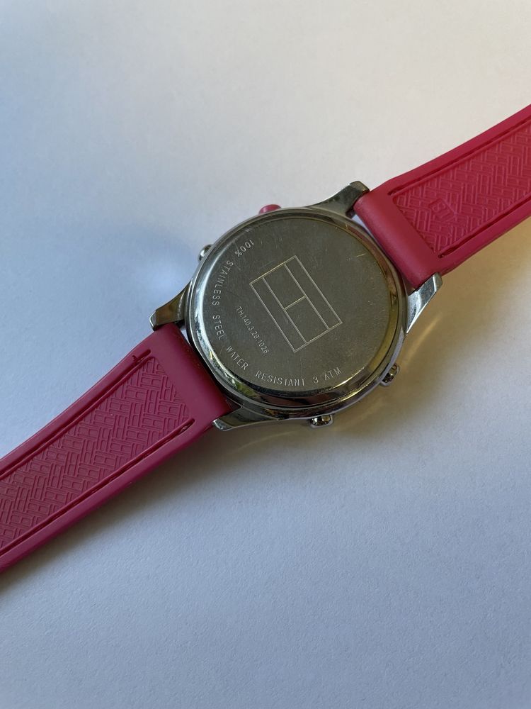 Różowy zegarek cyfrowy Tommy Hilfiger wodoodporny