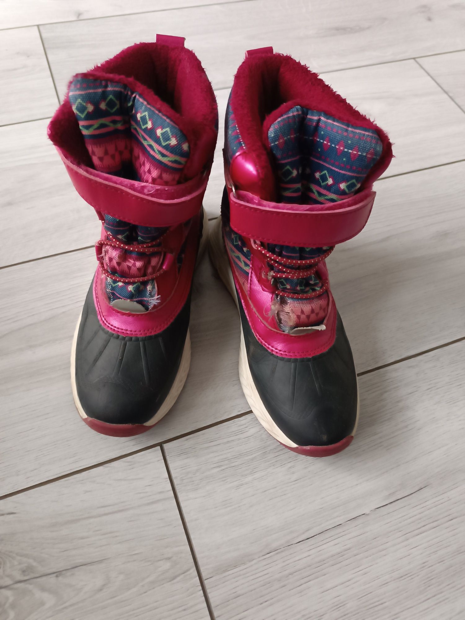 Śliczne buty, śniegowce 32