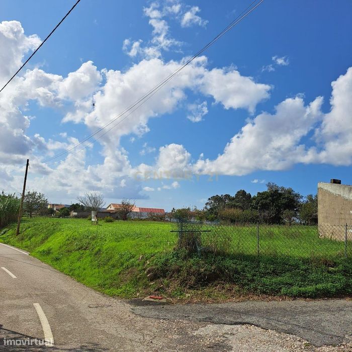 Terreno  plano com duas frentes para construção