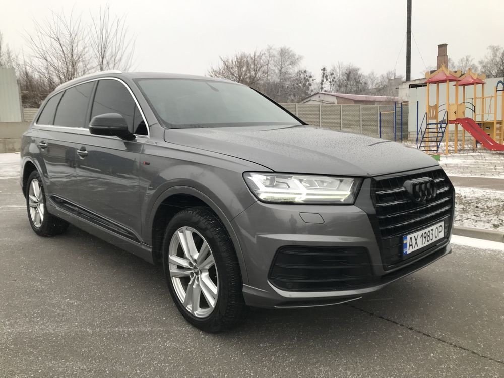 Audi Q7 S line 3.0 бензин