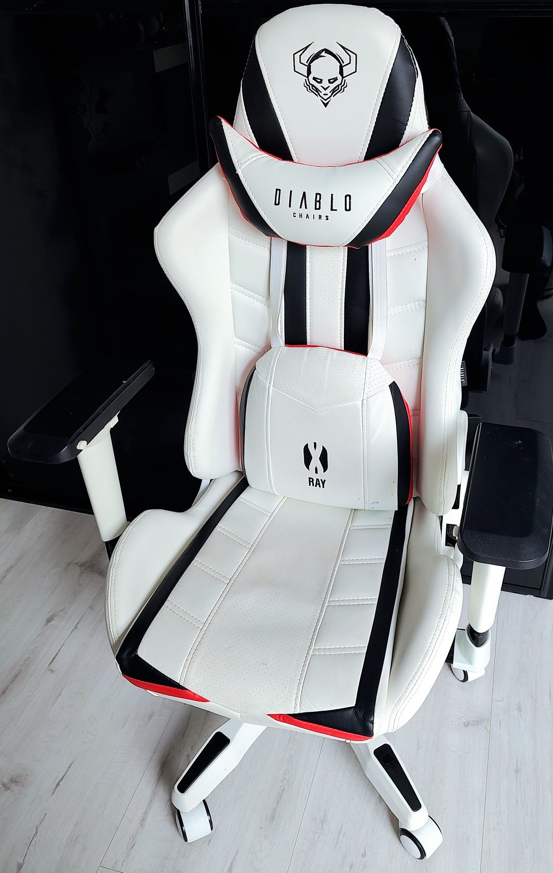 Fotel gamingowy Diablo Chairs X-Ray Biało-czarny Kids Size