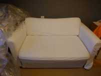 Biała rozkładana sofa za darmo