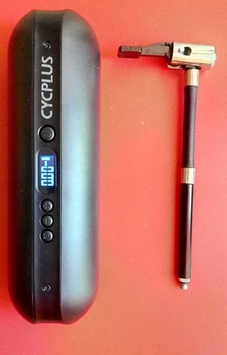 Портативний насос-компресор на АКБ з функцією павербанк