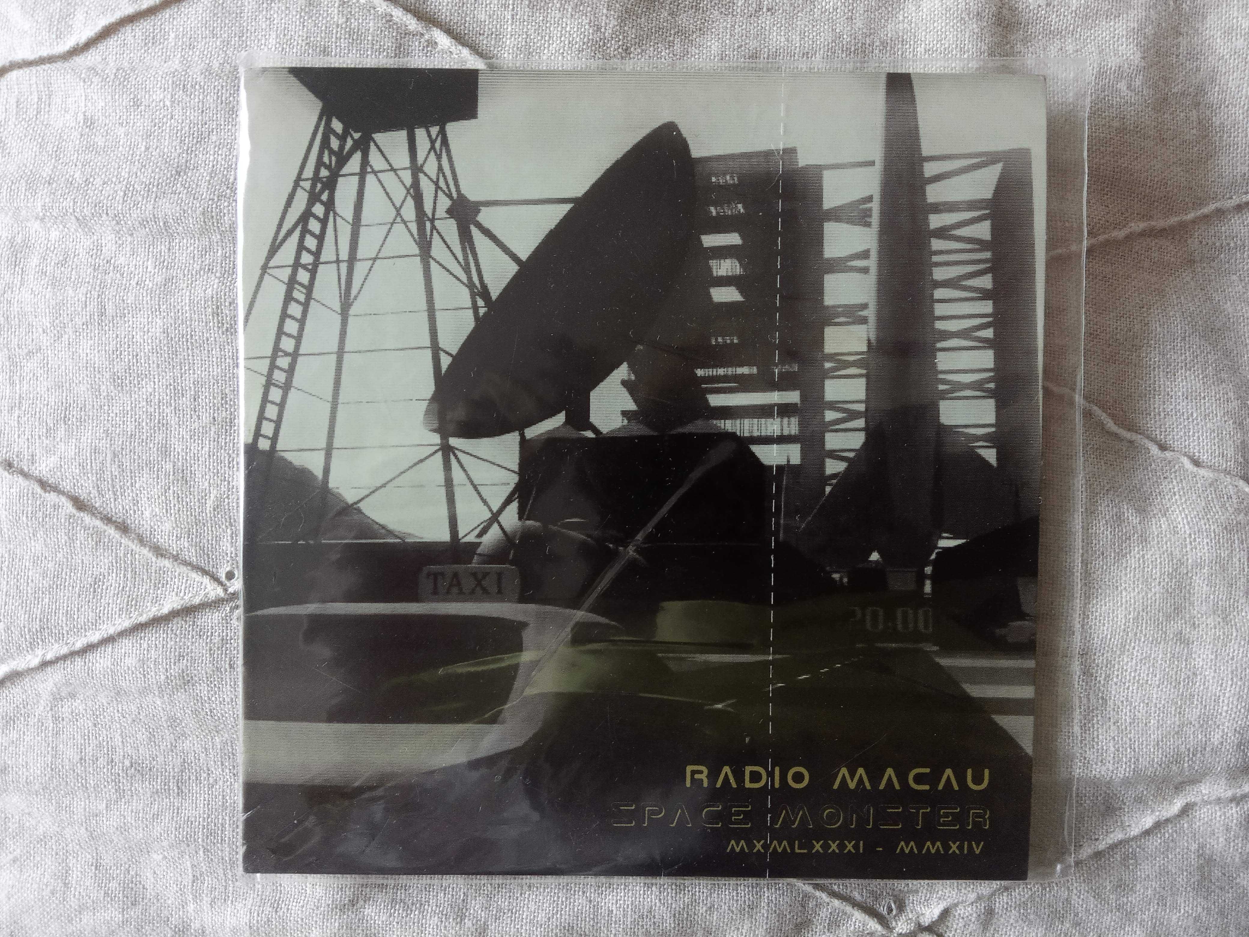 Rádio Macau ‎– Space Monster MXMLXXXI - MMXIV - CD